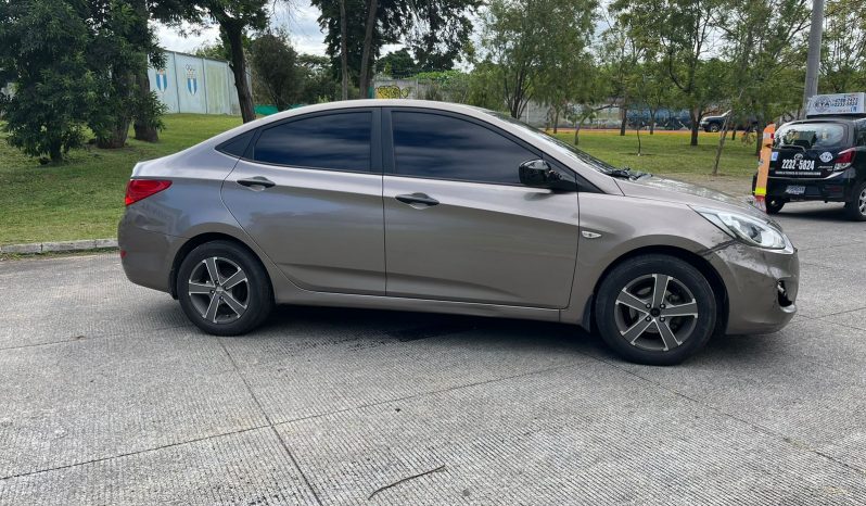 HYUNDAI ACCENT GLS 2012 lleno