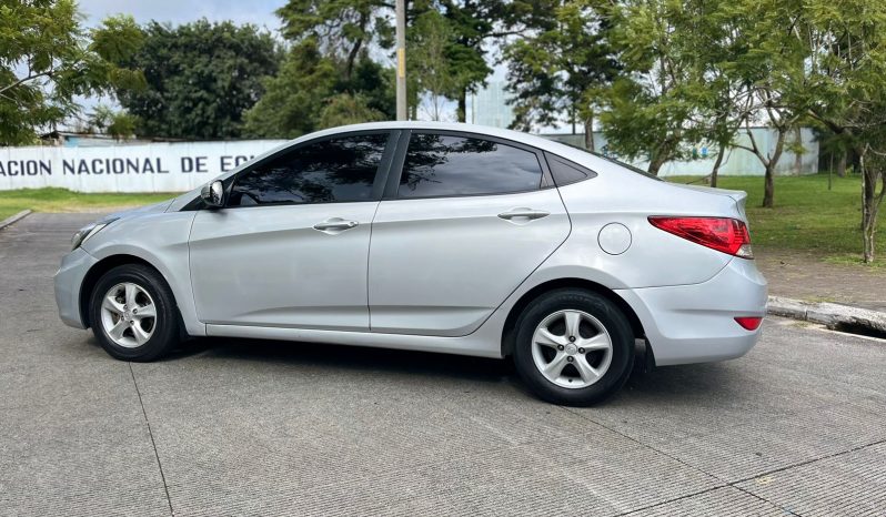 HYUNDAI ACCENT 2015 lleno